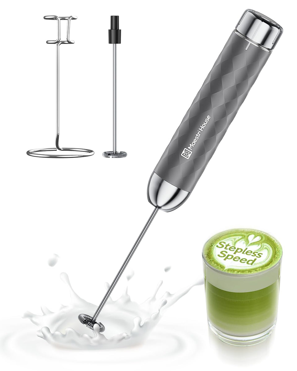 Maestri House LunaFro 2.0 in use with precise stepless speed for perfect foam.
