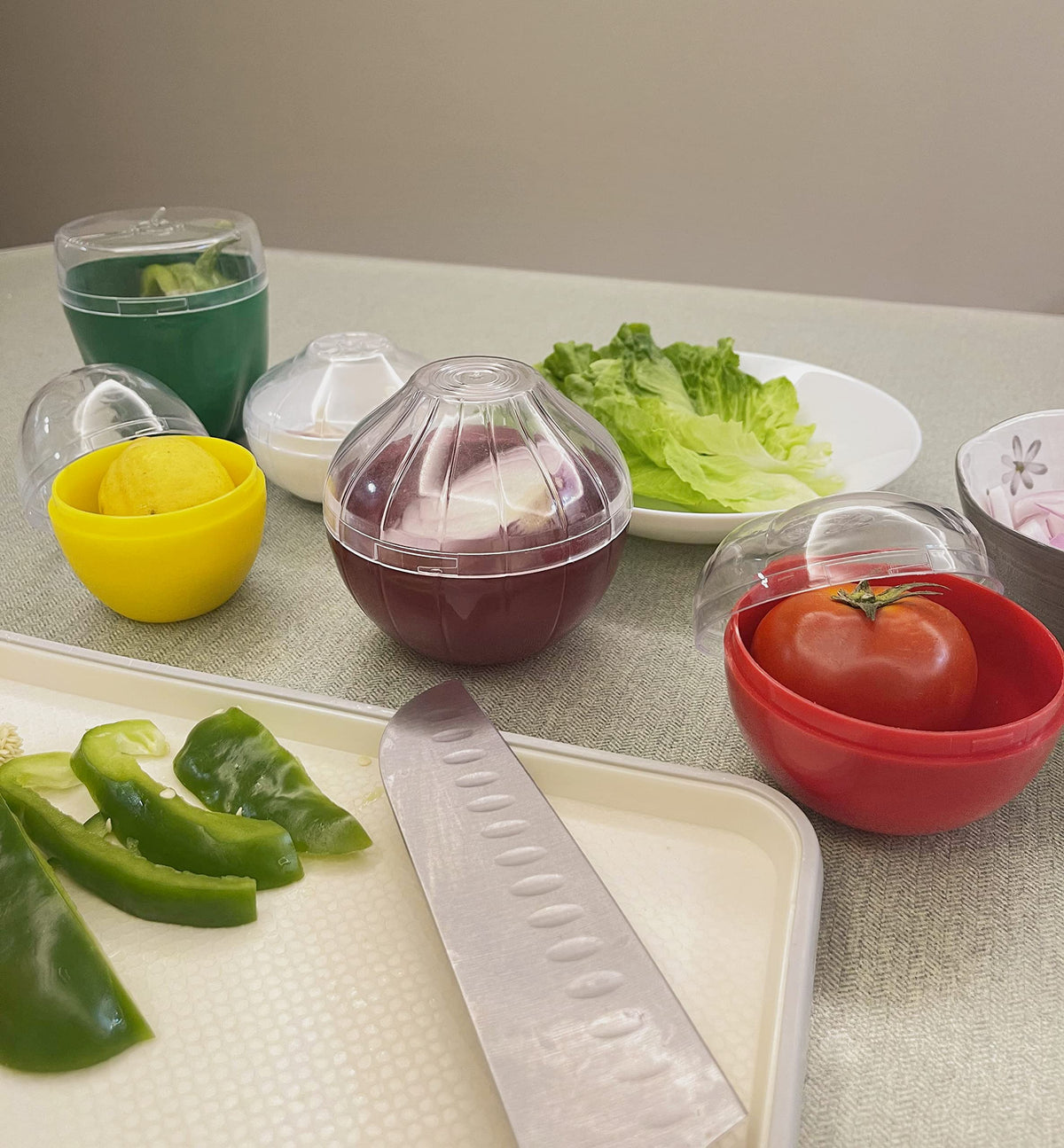 Magicaleast green pepper storage box protects flavor and crunch.