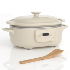 Magnifique Delight 4qt slow cooker front view for easy family meals.