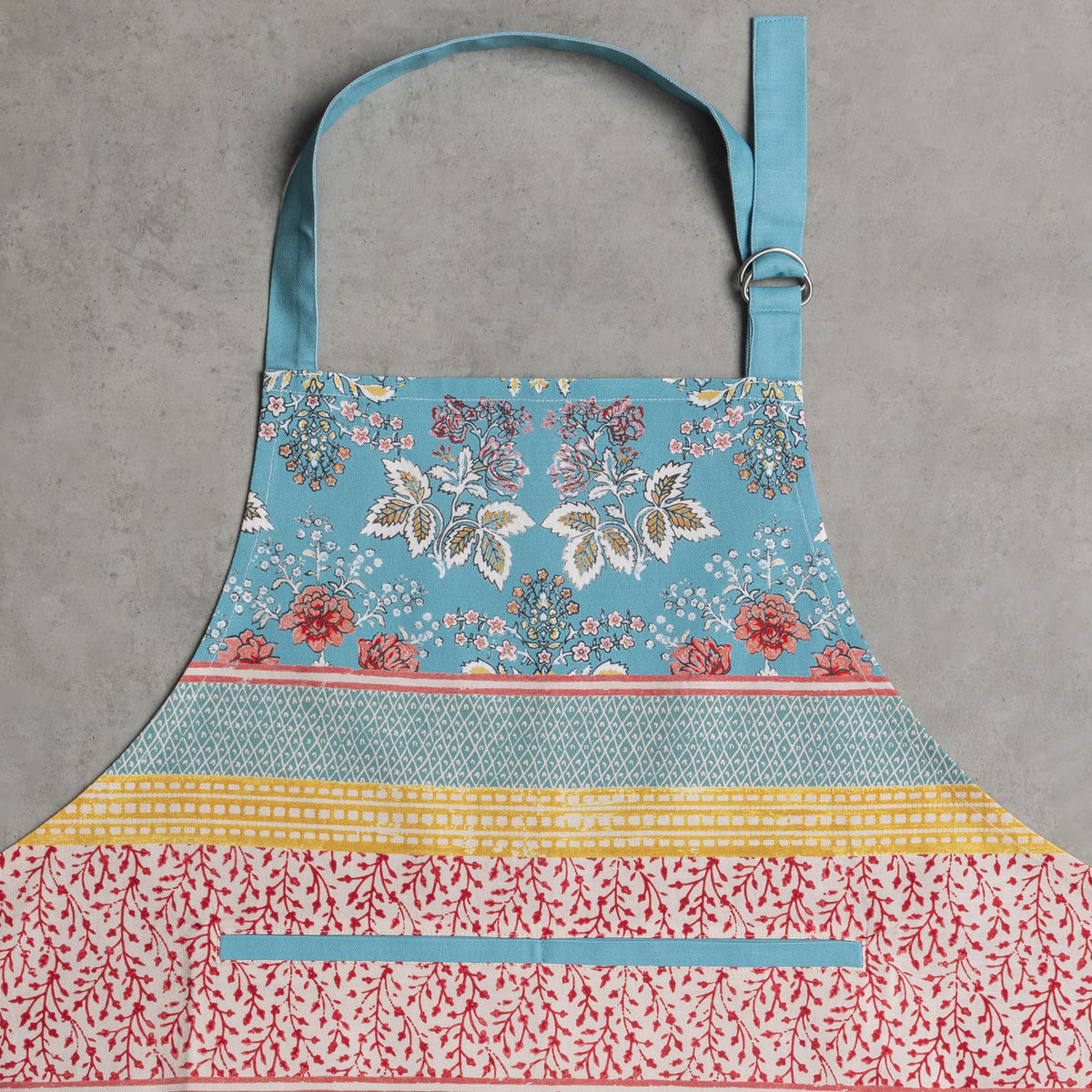 Maison d'Hermine apron makes a thoughtful gift for moms and hosts.