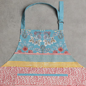Maison d'Hermine apron makes a thoughtful gift for moms and hosts.