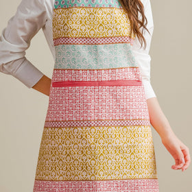 Maison d' Hermine multiuse apron suitable for cooking, gardening, or serving.