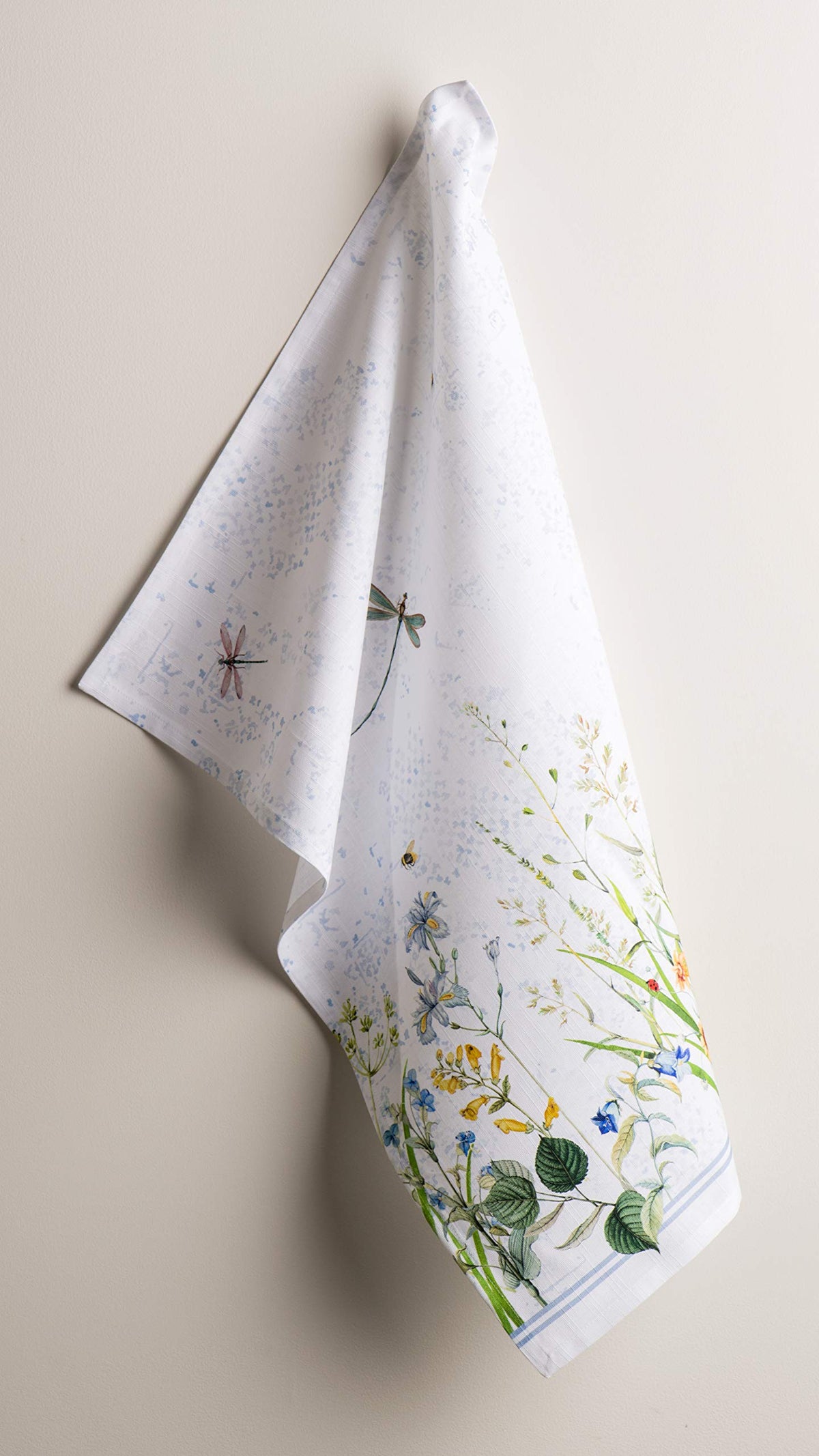 Maison d'Hermine farmhouse-style towels make versatile housewarming gifts.