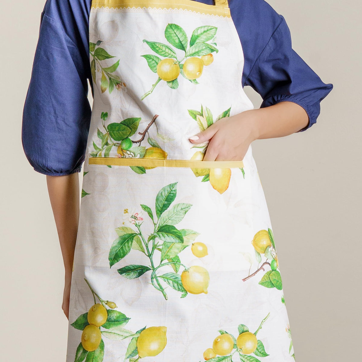 Maison d' Hermine Limoncello apron ideal for home chefs and servers alike.