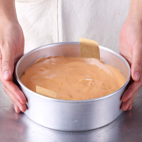 Maitys non-stick parchment circle pan liners enable effortless release.