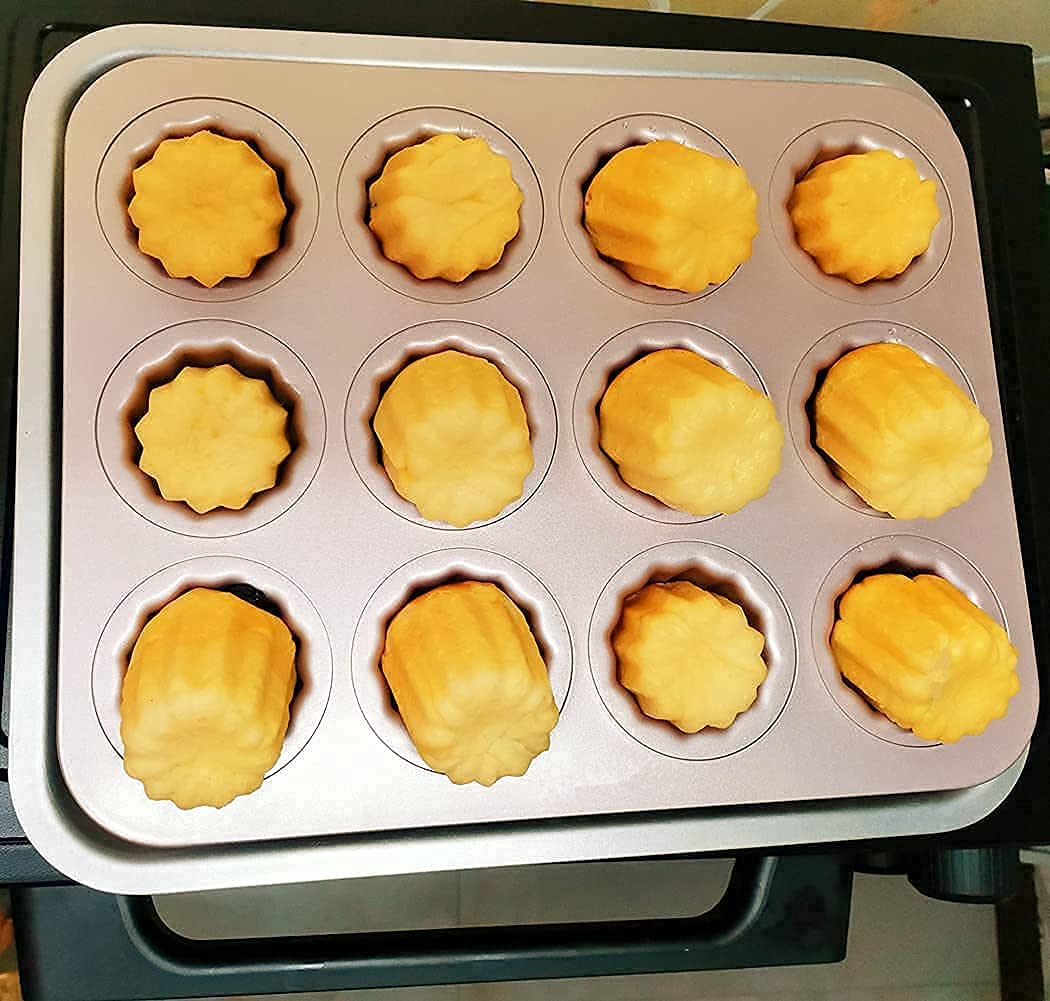 Easy-release unmolds with minimal effort from MAKABAKA The Love pan.