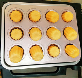 Easy-release unmolds with minimal effort from MAKABAKA The Love pan.
