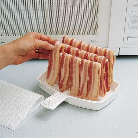 MAKIN BACON dishwasher-safe dish for easy cleanup after crispy bacon