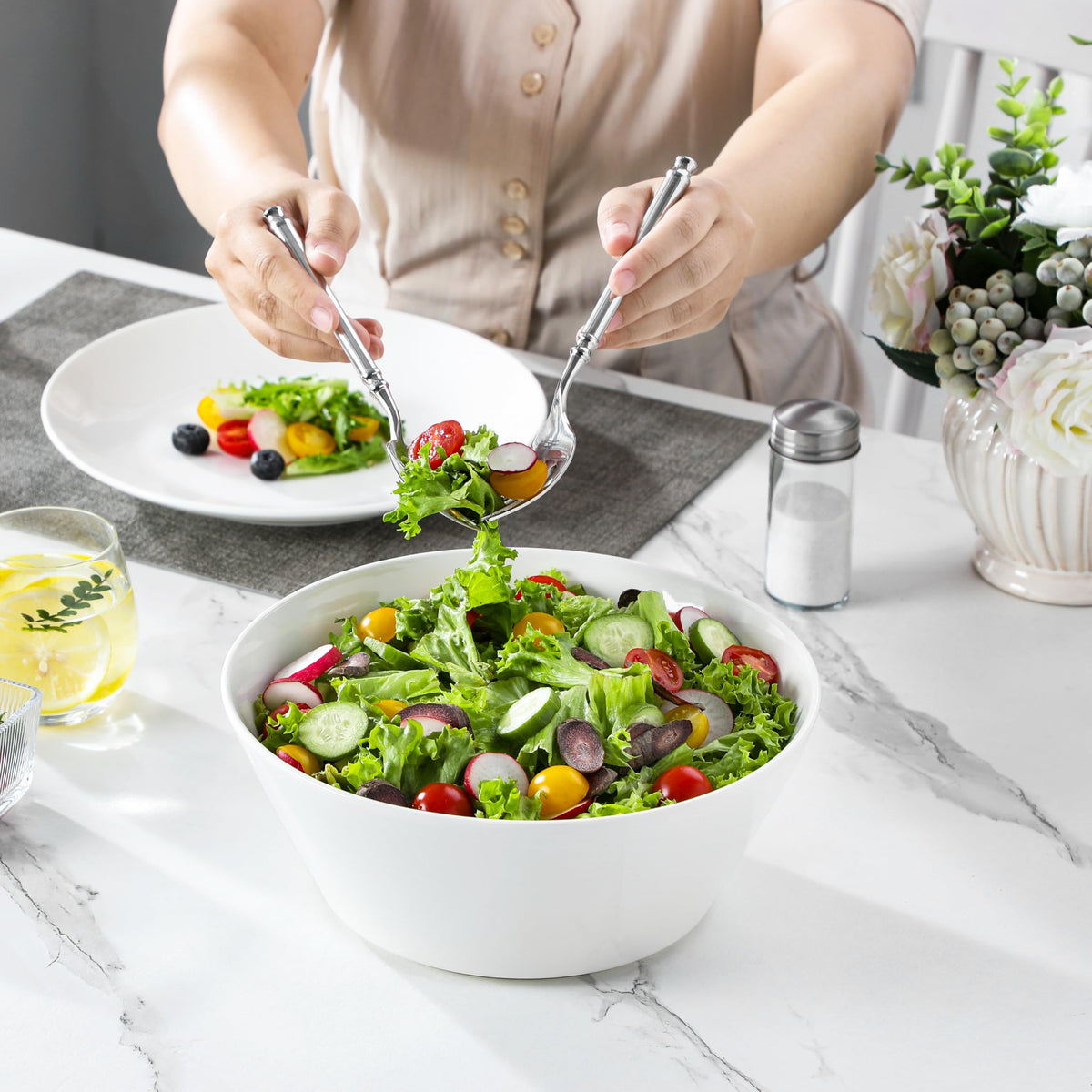 MALACASA bowls presented as a stylish gift idea for hosts
