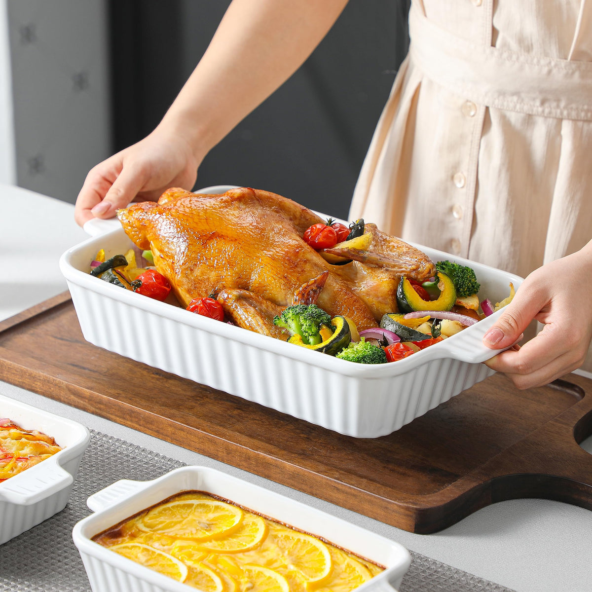 MALACASA gift-ready casserole set ideal for housewarmings.