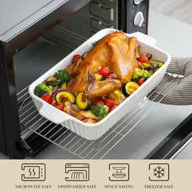 MALACASA porcelain bakeware highlighting the rectangular shape and sturdy build.