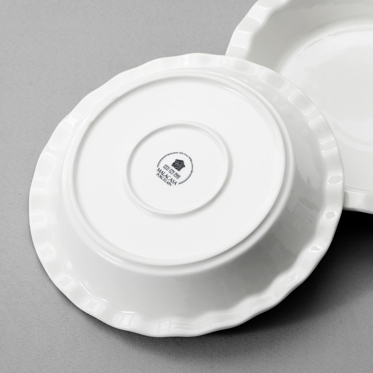 MALACASA deep-dish pie pan ideal for holiday desserts