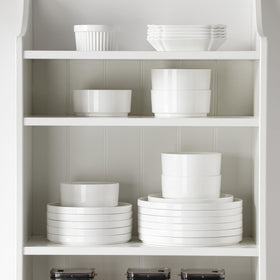 Malacasa Leah microwave-safe plates for quick reheating and convenience.