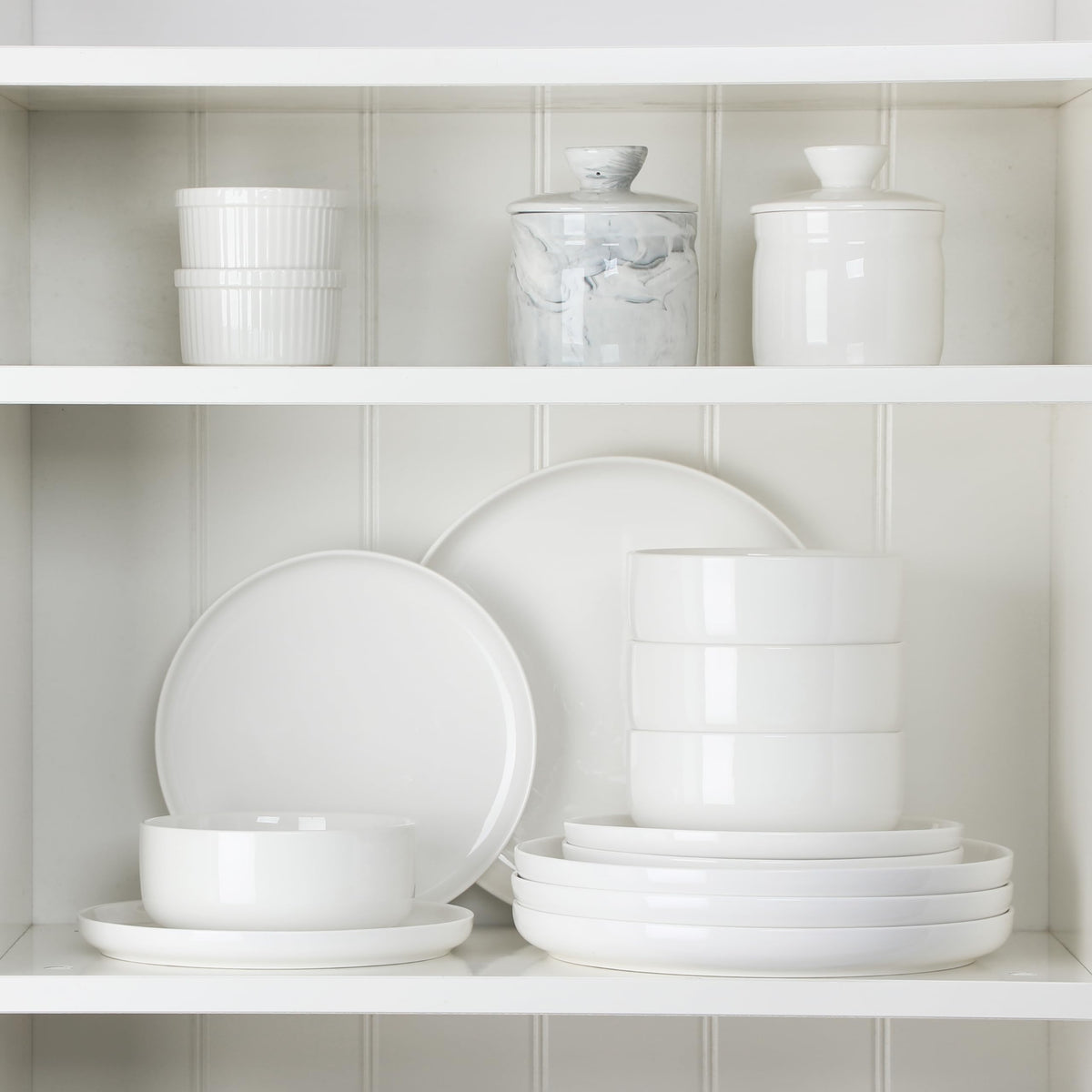 MALACASA LUNA white porcelain glaze highlights smooth surface and durability.
