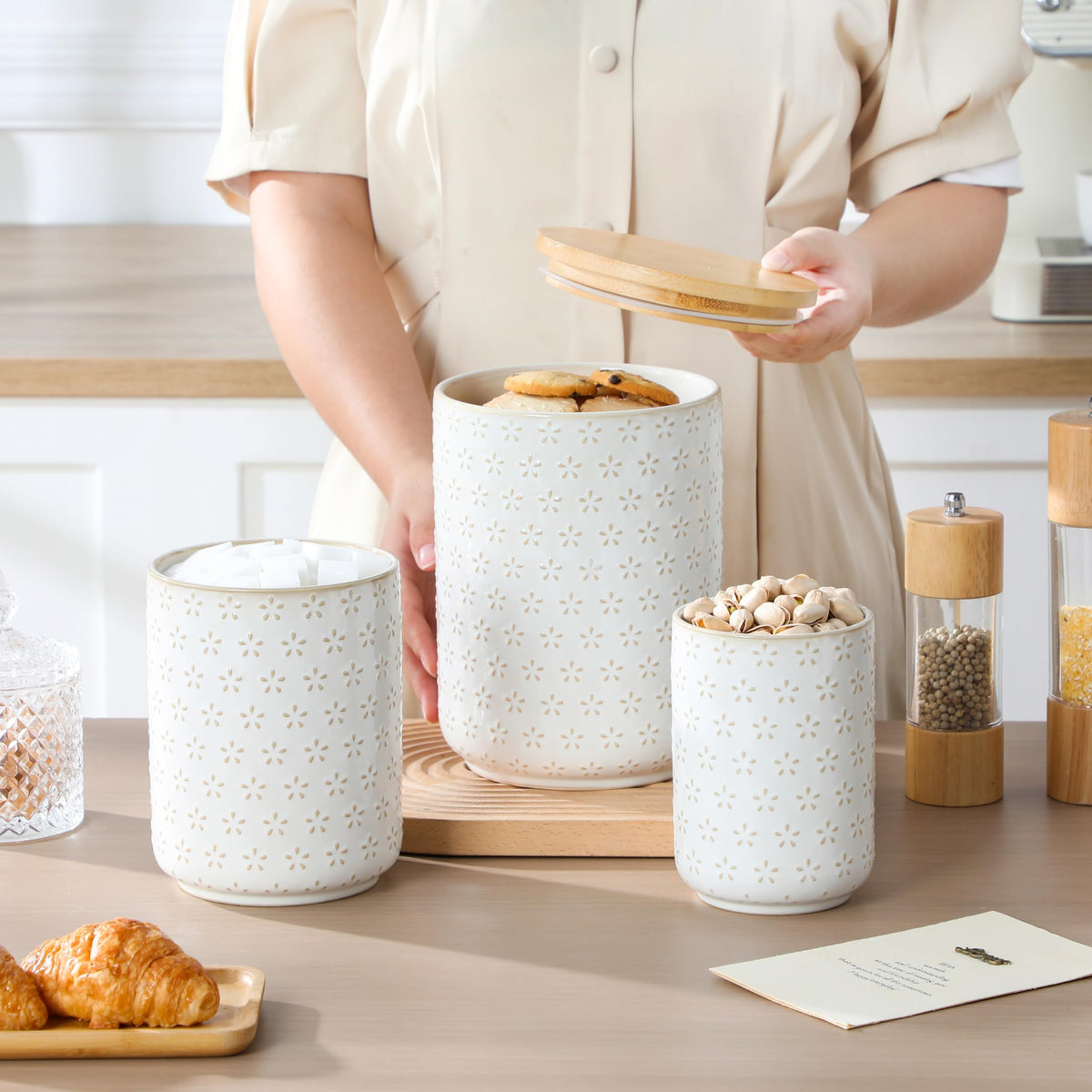 MALACASA Lydia set adds a gift-ready, practical kitchen accent.