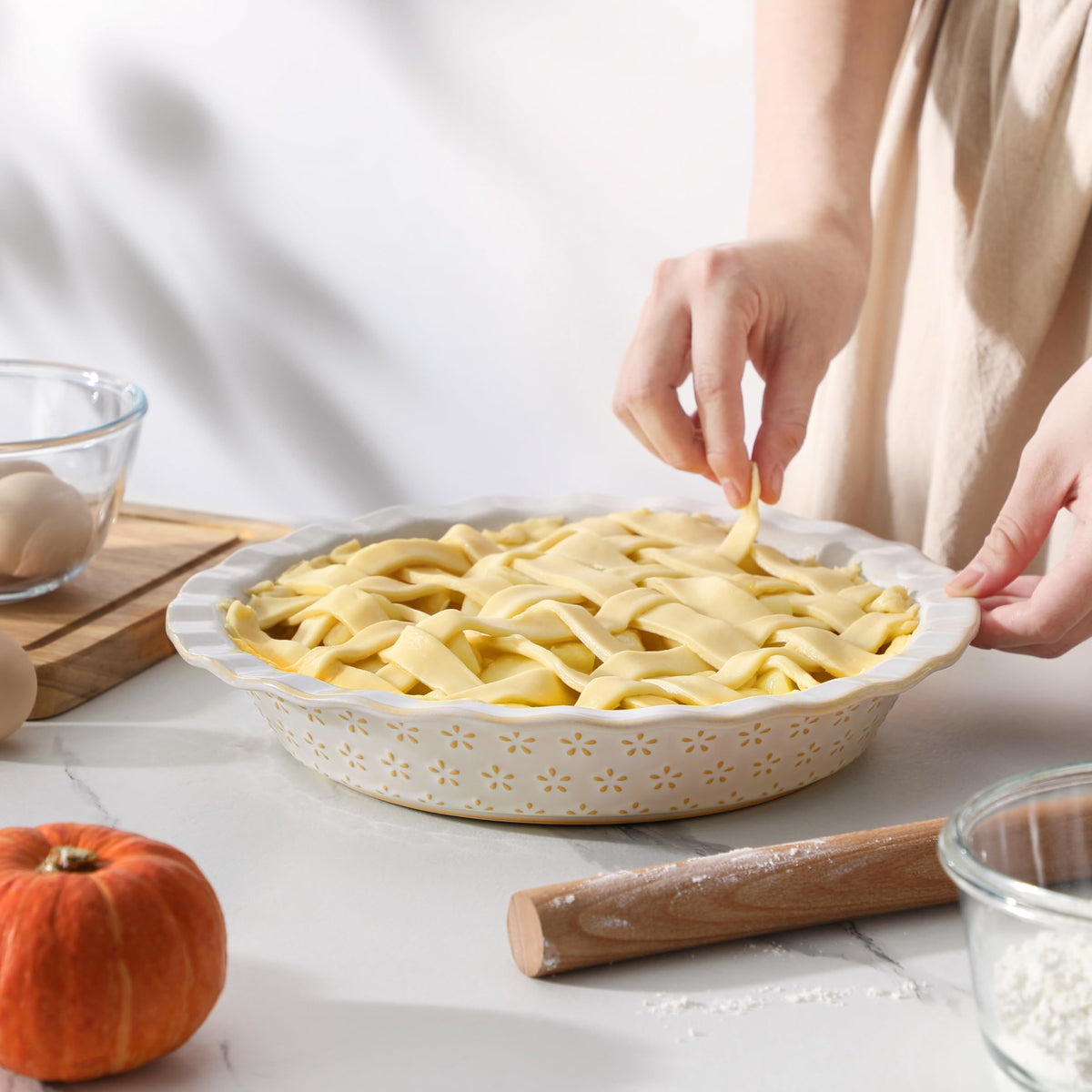 MALACASA LYDIA pie pan is stackable to save cabinet space.