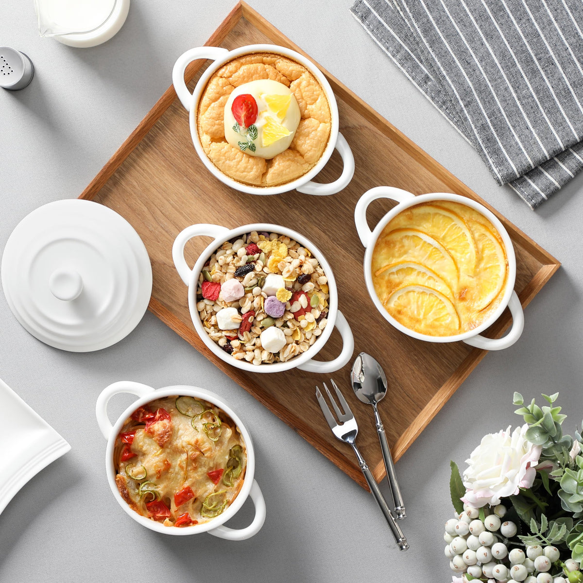 Smooth MALACASA ceramic surface ensures easy food release.