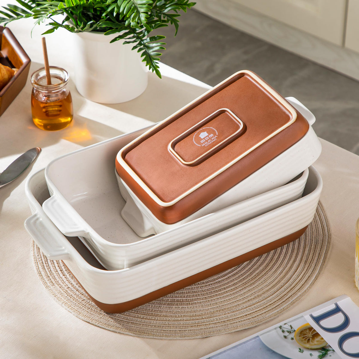 MALACASA TARA double-handles ensure secure grip during transfers from oven