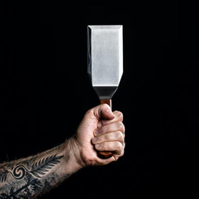 MANNKITCHEN hardwood-handle spatula stays cool during long cooking sessions