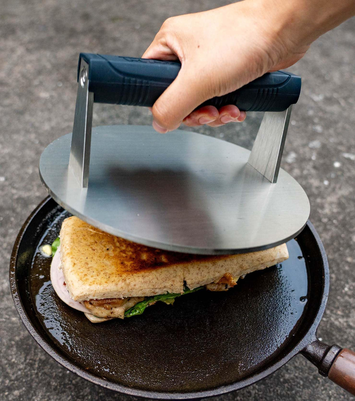 Manucode bacon smash press helps cook multiple strips evenly