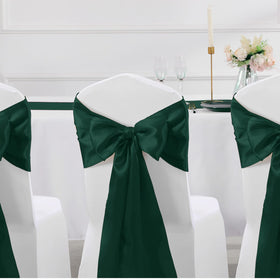 Wedding dining setup featuring Manyshofu satin runners