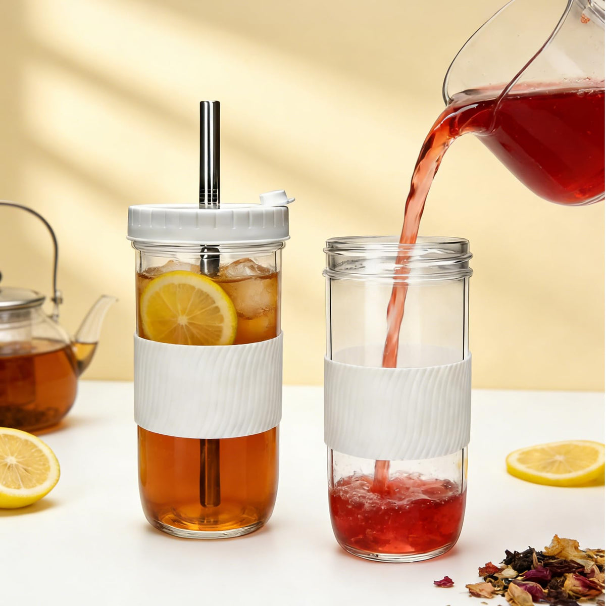 Mapoxy leak-proof lids with silicone seal keep drinks secure during transport.