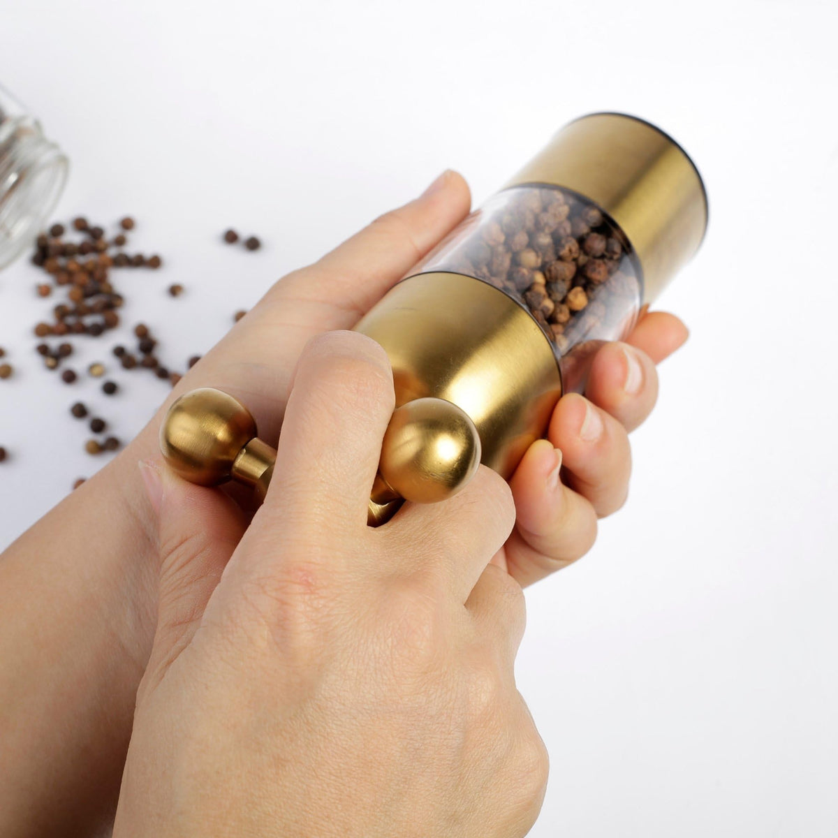 Marsrut adjustable grind knob lets you choose texture from coarse to fine.
