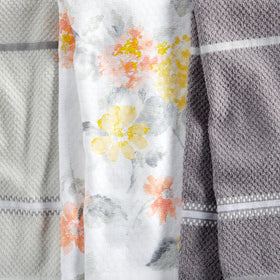 Martha Stewart Amber Floral towels are machine washable for easy care.