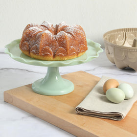 Martha Stewart Dunelle edge detail showcases the fluted flower shape and elegance.