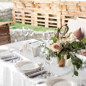 MASHAN wrinkle-resistant tablecloth stays glossy during events