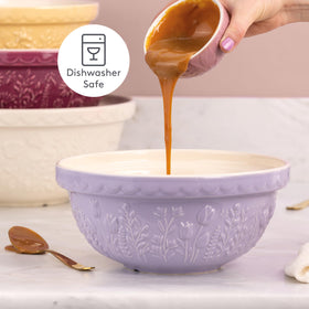 Close-up of the bowl rim grip for steady pouring and handling.