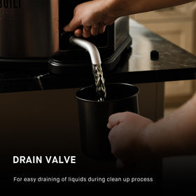 Masterbuilt removable hinged lid for easy access and cleaning.