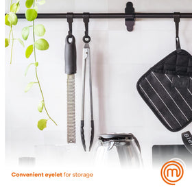 MasterChef non-slip grip provides stable handling while zesting or grating