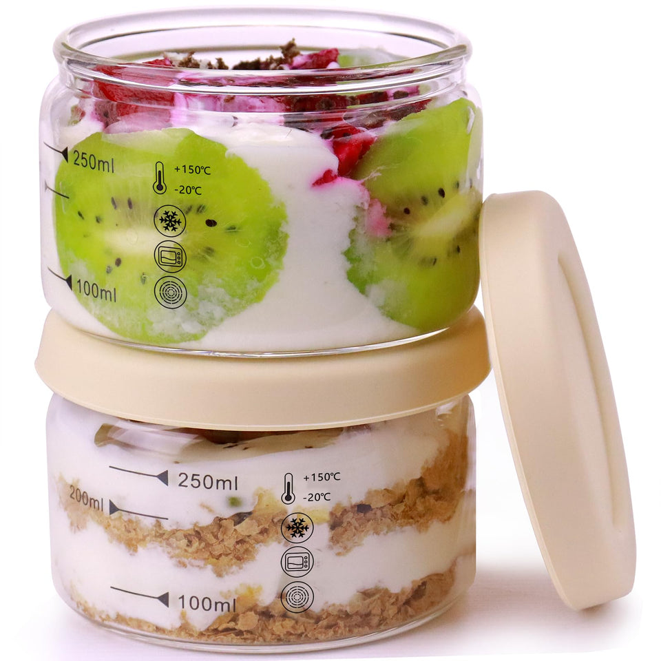 Matifaner pudding cups with lids offer airtight dessert storage on the go.