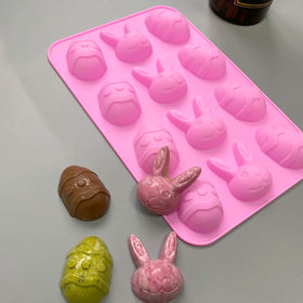 Mauts easy-release egg molds allowing quick demolding of chocolates and cakes.