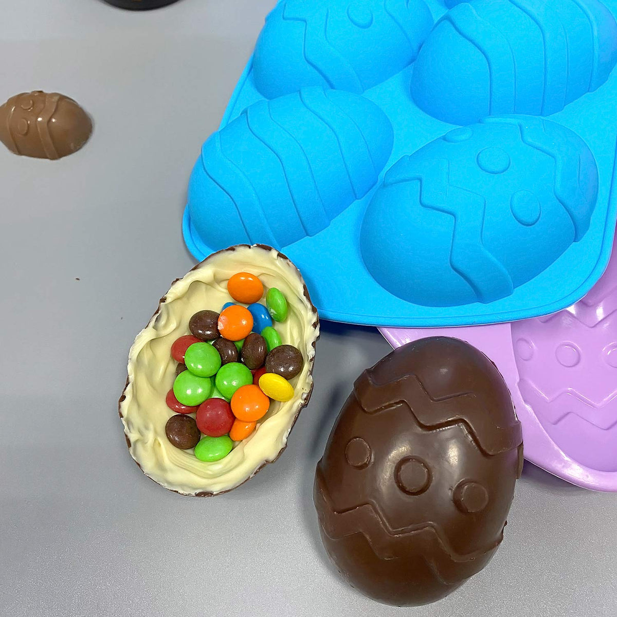 Mauts-inus food-grade silicone mold suitable for a range of treats and crafts.