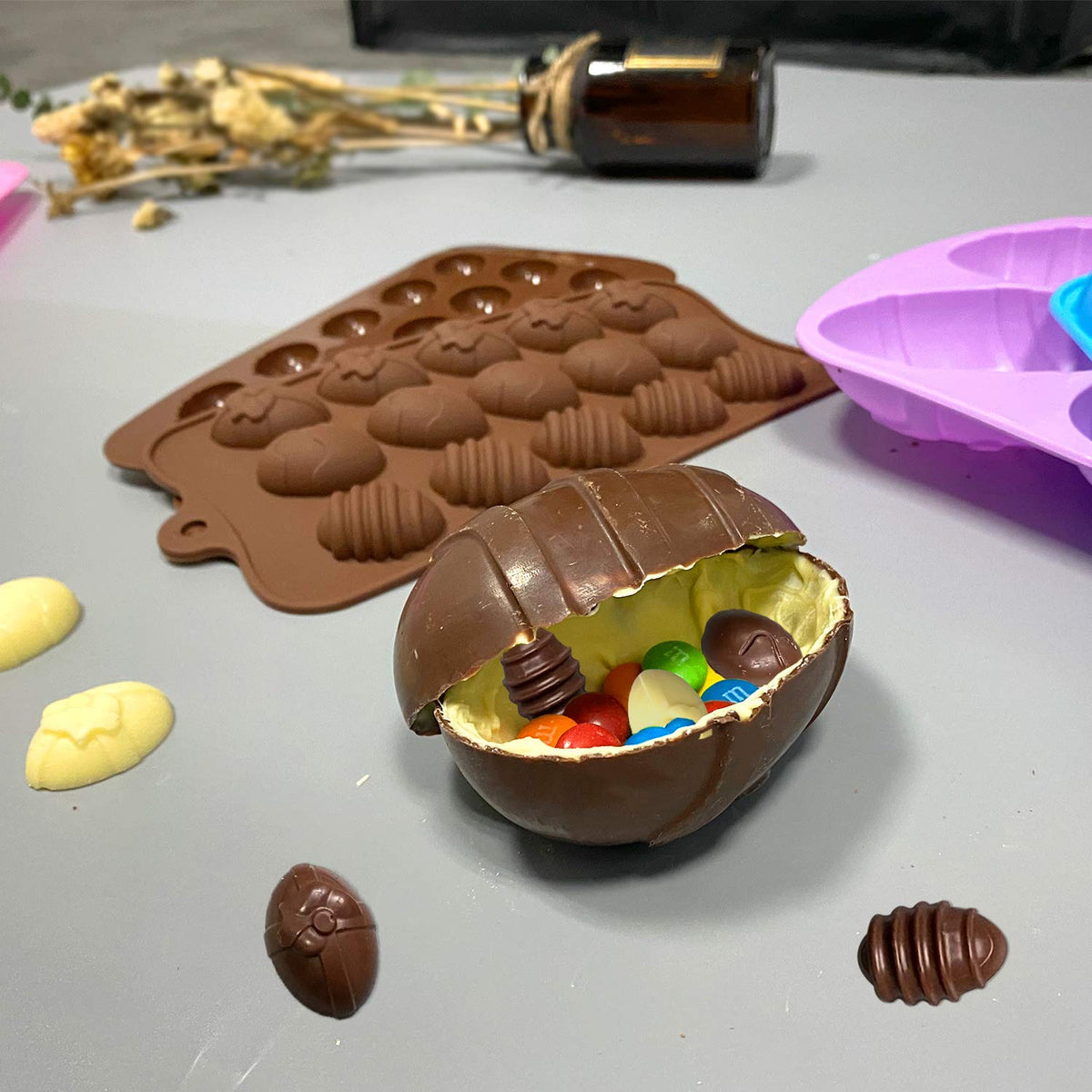 Mauts-inus molds withstand oven and fridge for flexible recipe options.