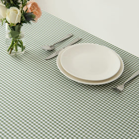 Maxmill heavy-weight polyester jacquard tablecloth provides durable banquet coverage