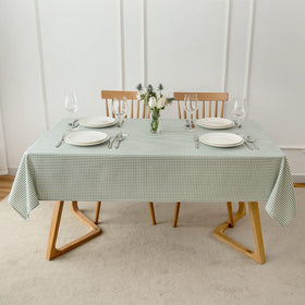 Maxmill water-beading fabric on sage white tablecloth for quick cleaning