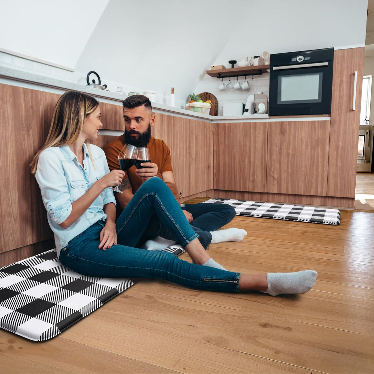 MAYHMYO 10mm thick cushion supports comfortable standing during tasks
