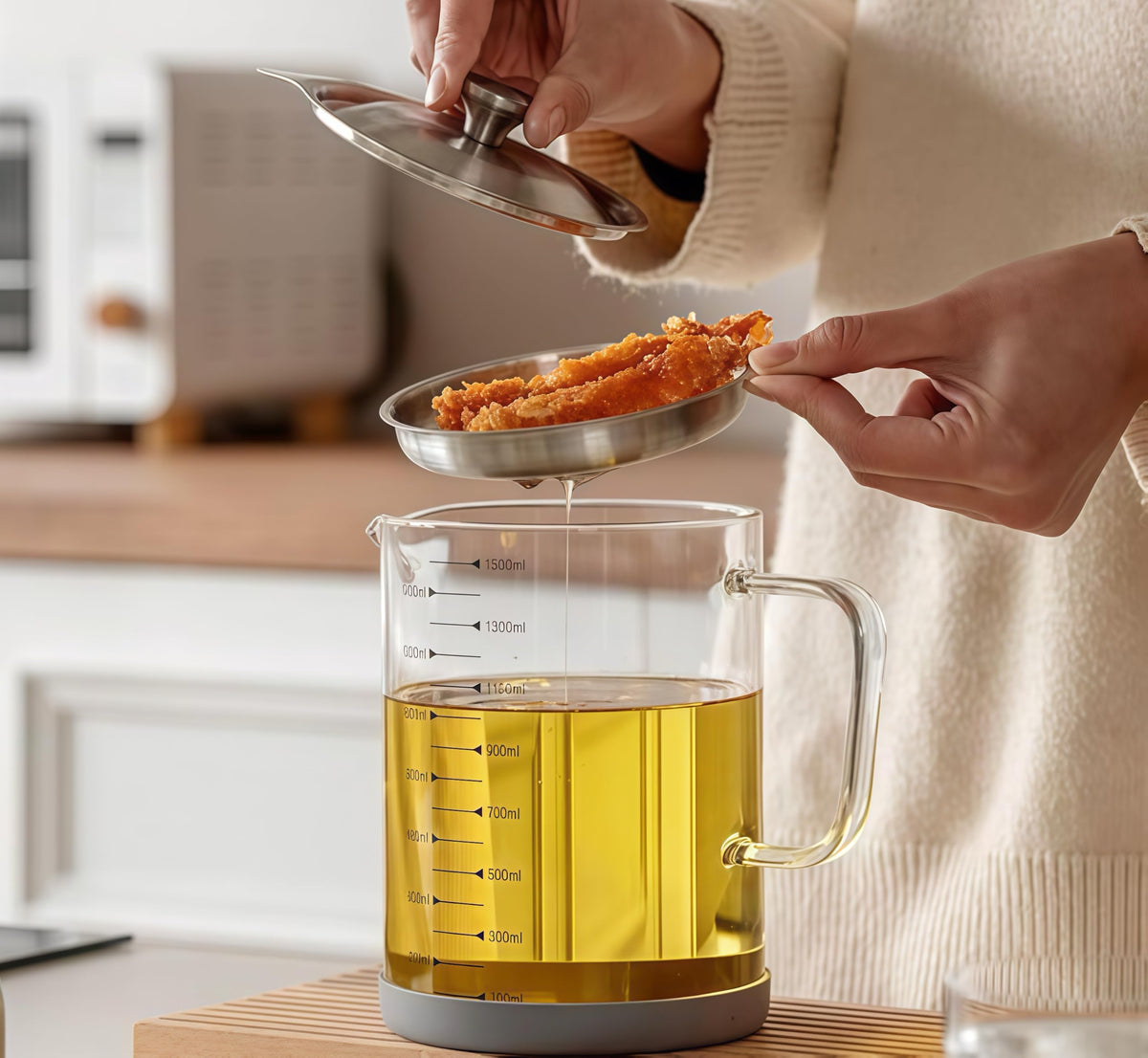 Maylmc Bacon Grease Saver glass body highlights heat resistant storage for hot oil