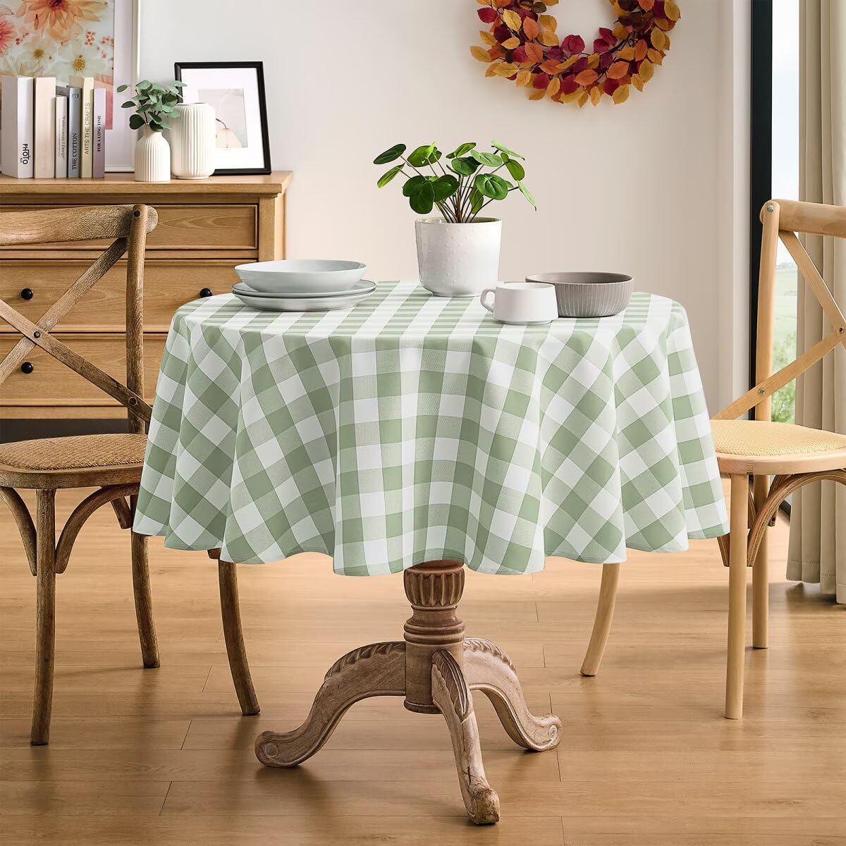 Close-up of waterproof coating on Maymiss tablecloth for easy stain resistance