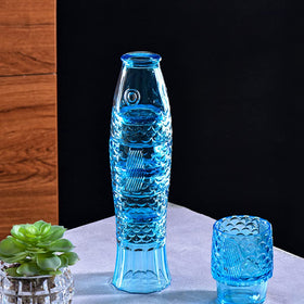 MDLUU glass holds water, soda and juice in casual settings.