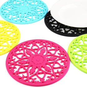 ME.FAN non-slip-hot-pad provides secure grip and surface protection.