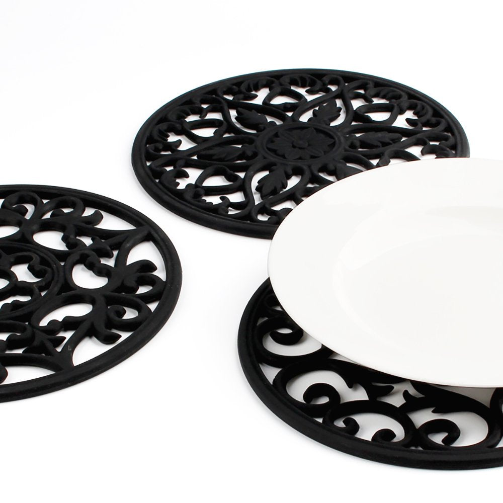 ME.FAN silicone-trivet-soft-flexible allows safe grip for hot pans and steaming bowls.