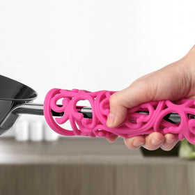 ME.FAN trivet with hanging hole for easy storage.
