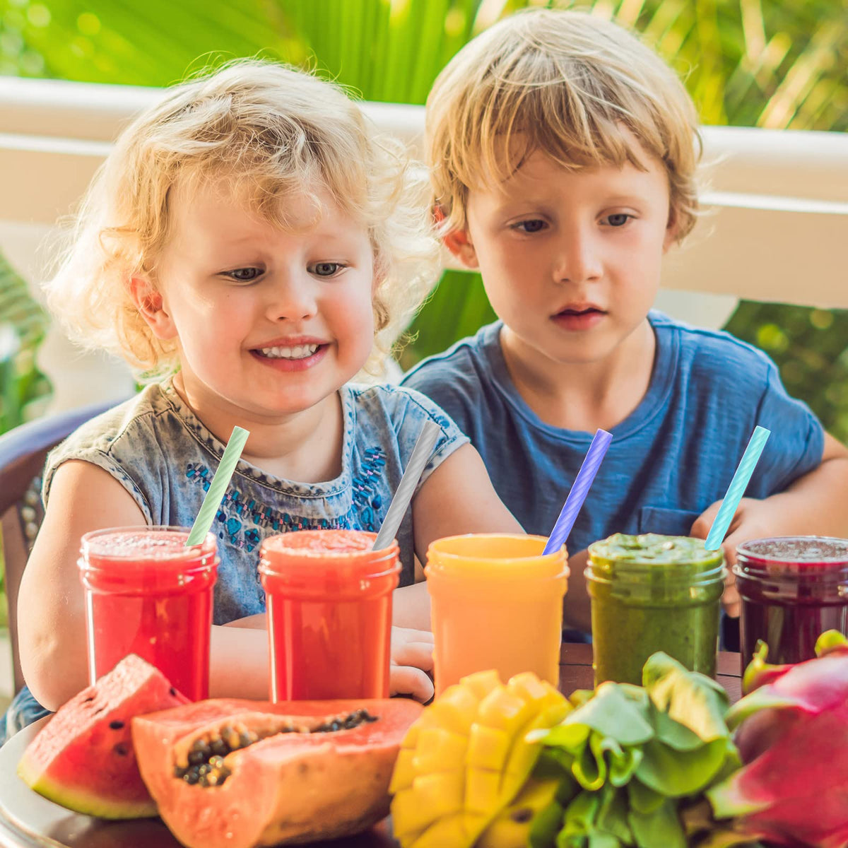Meanplan multi-color straw set suitable for family gatherings and outdoor adventures.
