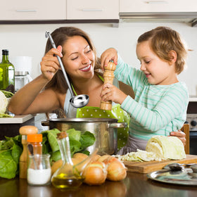 Meekoo ladle handle highlights 1oz capacity for quick portions.