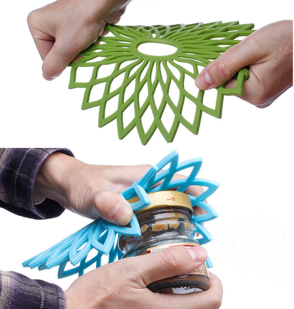 ME.FAN silicone trivet set folded flat saves kitchen space.
