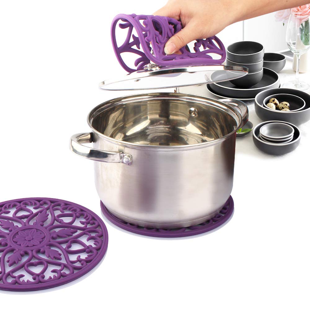 Non-slip ME.FAN trivet keeps hot cookware steady during transfer.